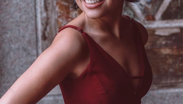 5 потрясающих цветных украшений, которые можно носить со сливовым платьем