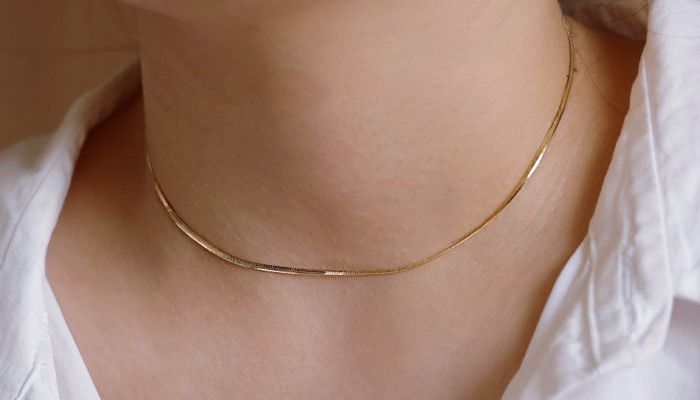 Девушкам нравятся золотые или серебряные ожерелья?