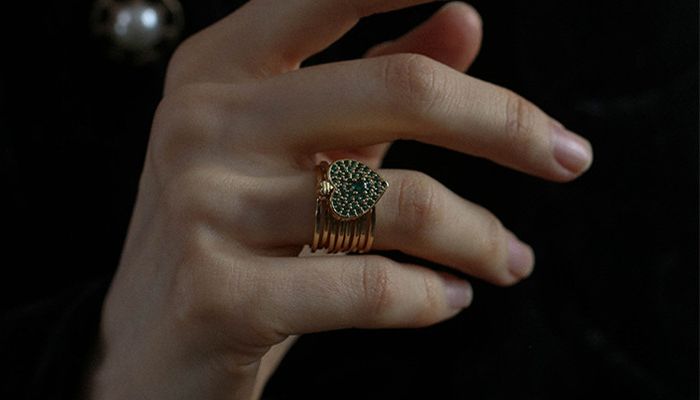 Руководство о том, как избавиться от зеленых пятен на коже от украшений