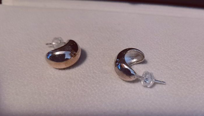 Серьги почернели: 4 действенных способа очистки