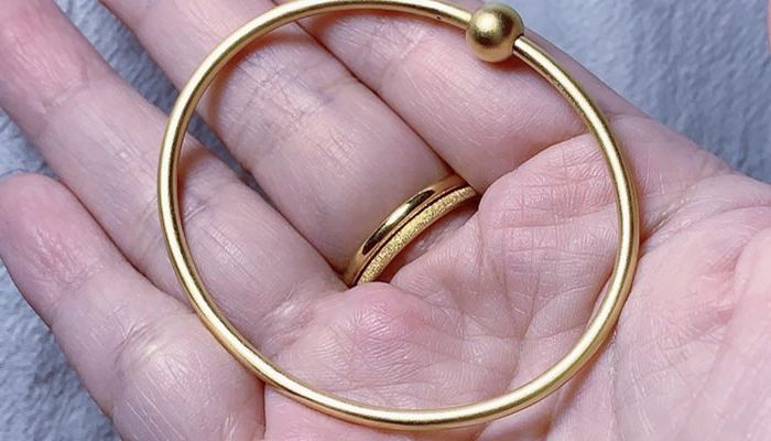 Что может повредить золотые украшения и как этого избежать?
