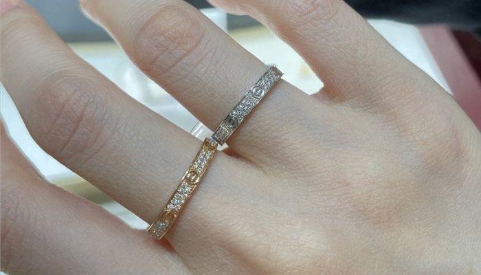Являются ли поддельные кольца Cartier настоящим золотом? - Быстрый ответ