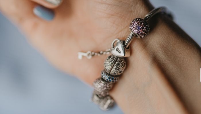 Что лучше Pandora браслет или браслет?
