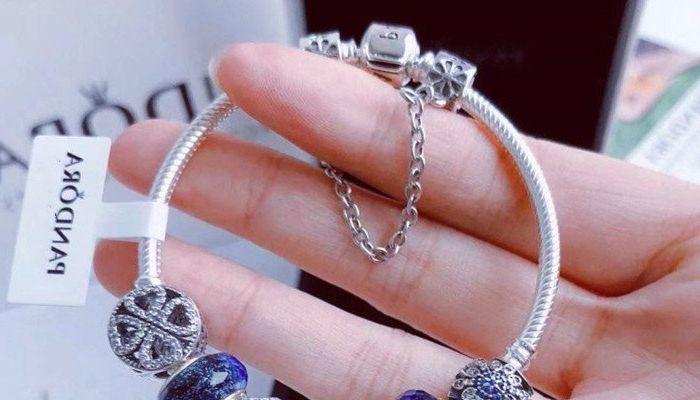 Настоящее краткое руководство о том, как остановить перемещение шармов Pandora