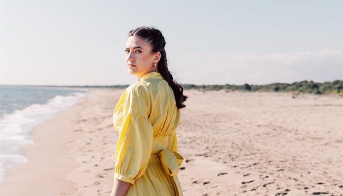 Какие цвета украшений подходят к желтому платью? - прочитайте наши советы