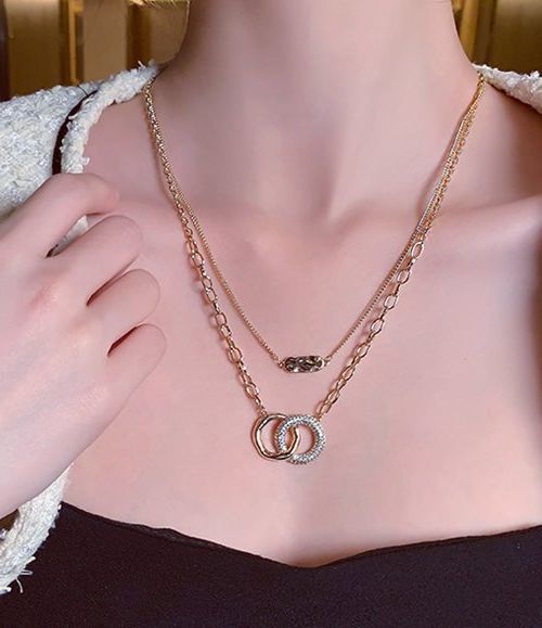 Плюсы и минусы ношения длинных ожерелий