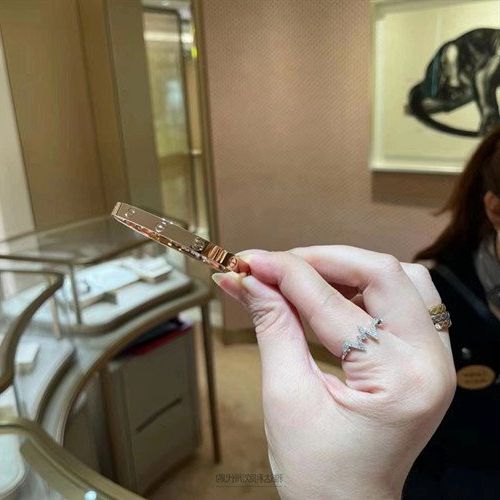 Что такого особенного в браслете Cartier Love?