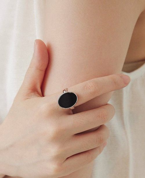 Варианты укладки для черного платья
