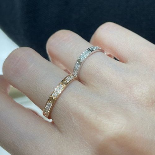 Любит ли Fake Cartier легко царапать кольца?
