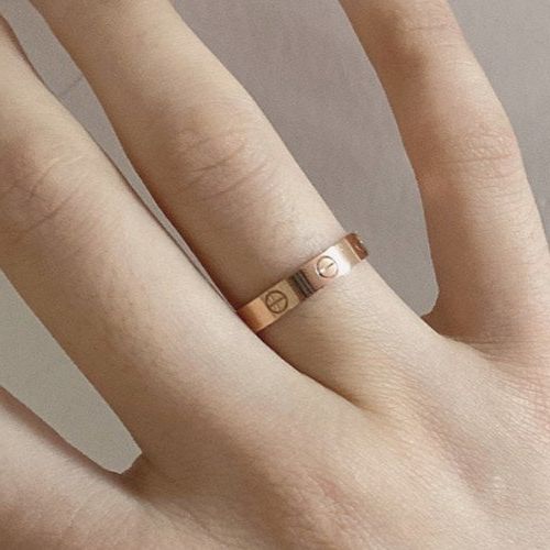 Являются ли поддельные кольца Cartier настоящим золотом?