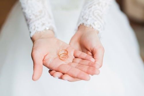 Лучшее время для покупки обручальных колец?