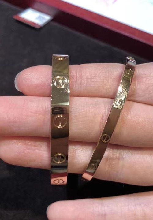 Маленький или обычный браслет Cartier Love