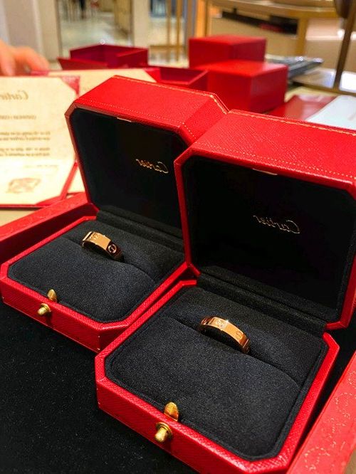 Какой символ у любовного кольца Cartier?