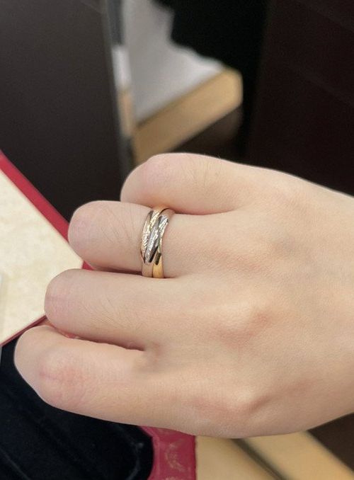Кольцо Cartier Trinity - маленькое или классическое ( какое из них лучше ?)