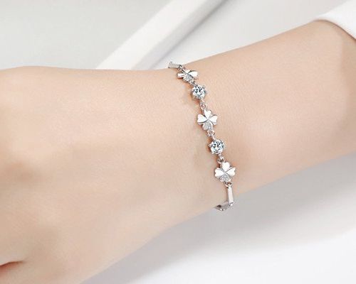 Почему серебро тускнеет?