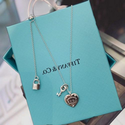 Как носить колье Tiffany, не переворачиваясь