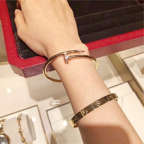 Почему некоторые богатые люди покупают браслет Cartier Love ?