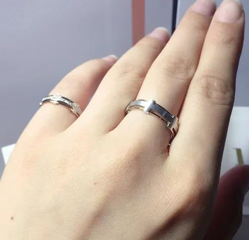 Серебряное кольцо стало медного цвета: почему и что делать?