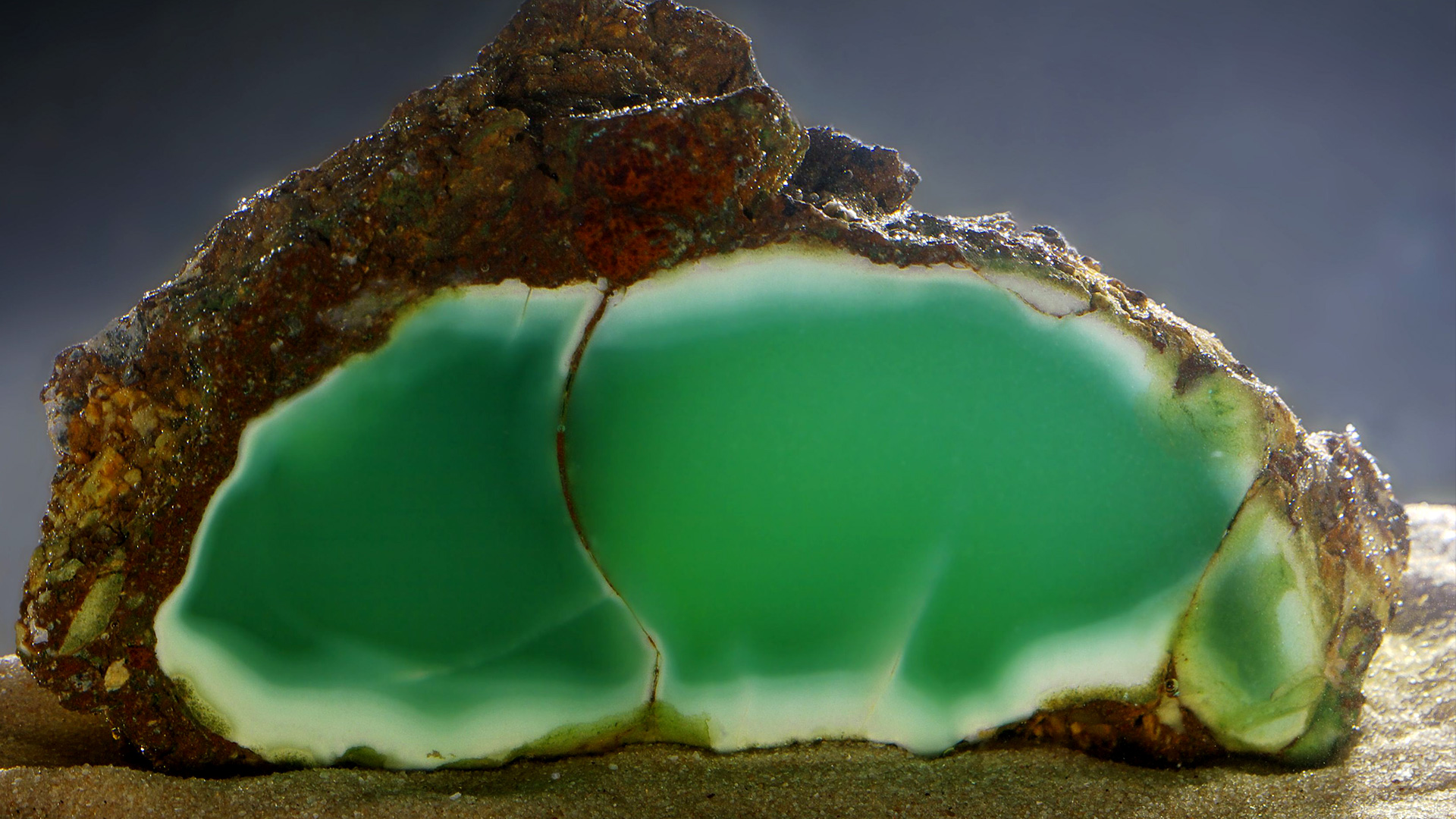 Зеленый агат кристалл