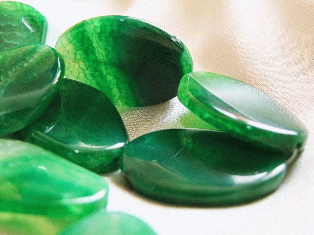 Зеленый агат структура камня на просвет