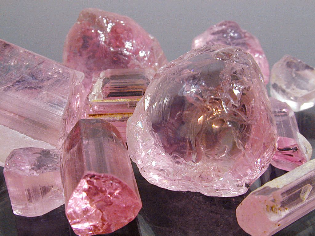 Особенности розовых камней