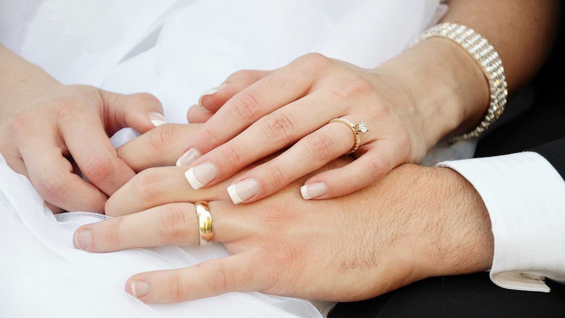 обручальные кольца католики на руках
