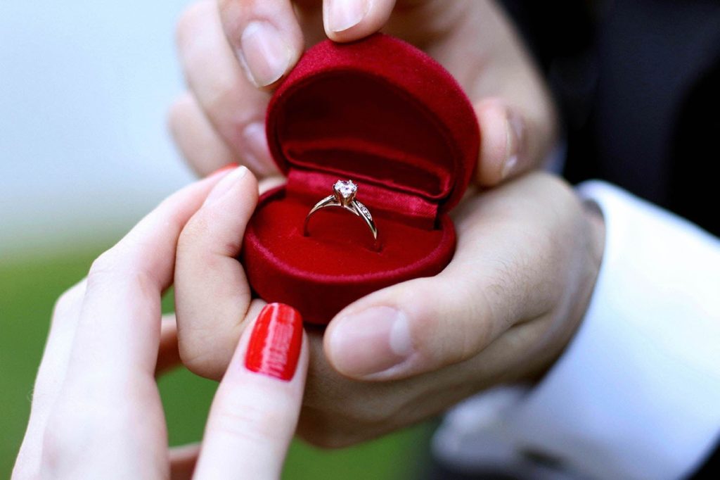 Кольцо на помолвку
